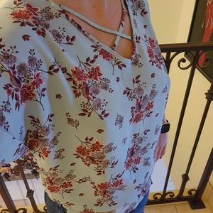 Pink Rose, short sleeve light blue floral top size small